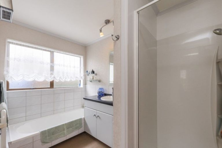 Photo of property in 12 Fraser Court, Roslyn, Palmerston North, 4414