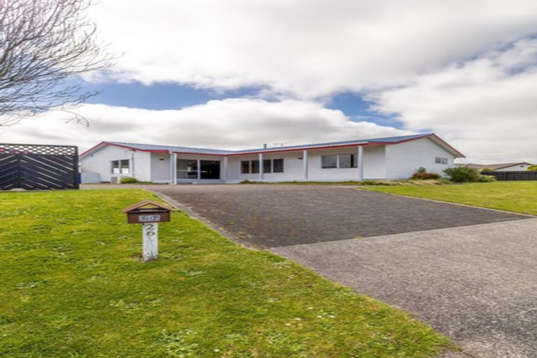 Photo of property in 26 Heta Road, Highlands Park, New Plymouth, 4312