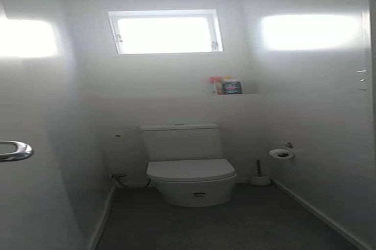 Photo of property in 1/4313 Great North Road, Glendene, Auckland, 0602