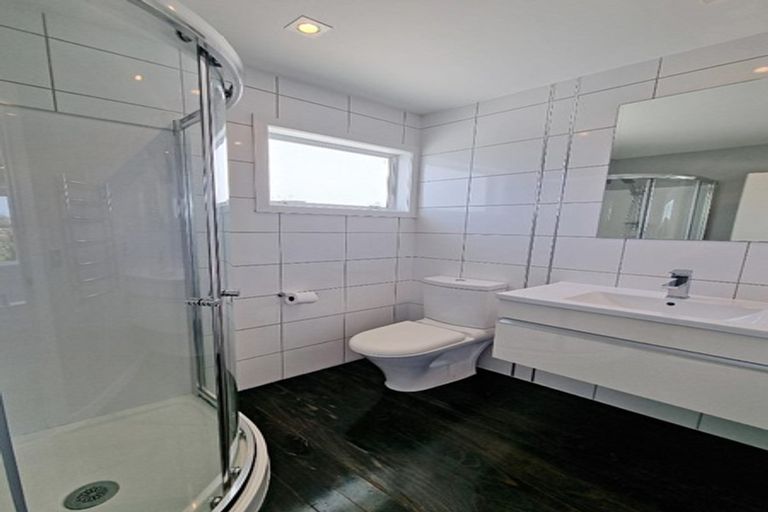 Photo of property in 92 Browns Bay Road, Rothesay Bay, Auckland, 0630