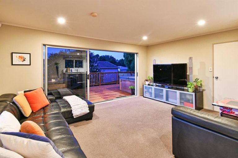Photo of property in 42 Banyan Drive, Totara Heights, Auckland, 2105
