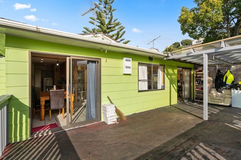 Photo of property in 12 Noeleen Street, Glenfield, Auckland, 0629
