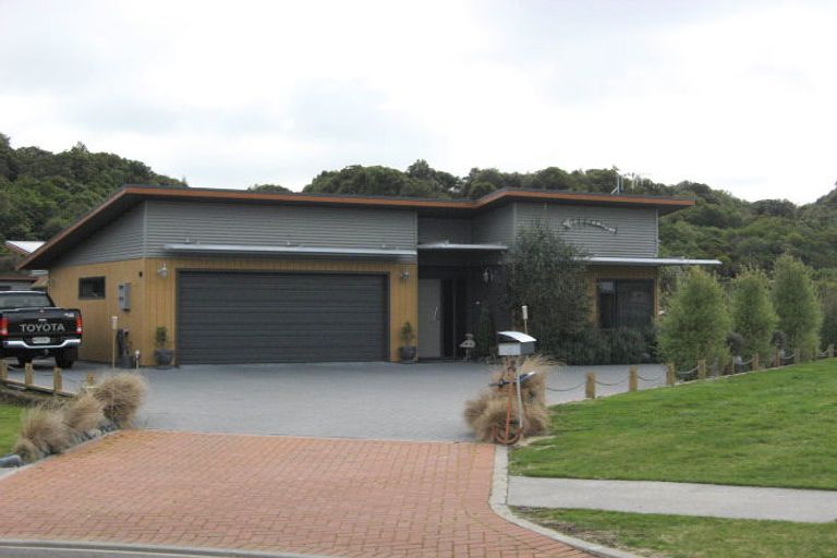 Photo of property in 6 Grand Vista Lane, Kinloch, Taupo, 3377
