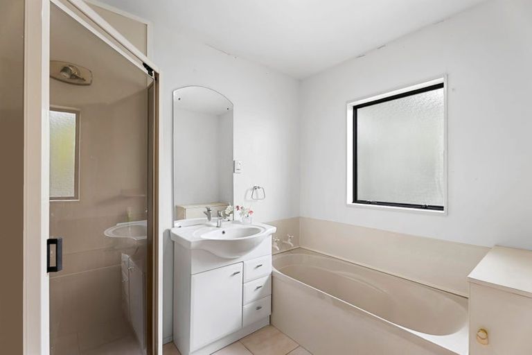 Photo of property in 99a Redoubt Road, Goodwood Heights, Auckland, 2105