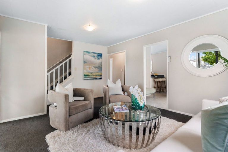 Photo of property in 1/54 De Quincey Terrace, Highland Park, Auckland, 2010