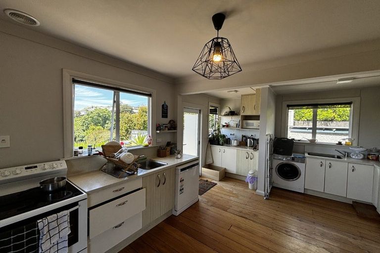 Photo of property in 79 Mangorei Road, Strandon, New Plymouth, 4312