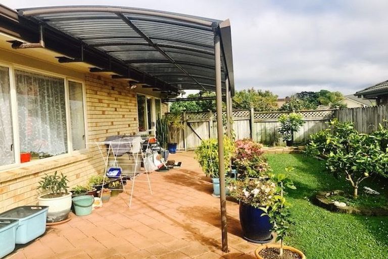 Photo of property in 15 Hillwell Drive, Henderson, Auckland, 0612