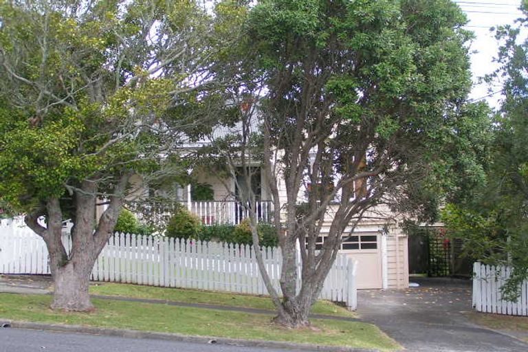 Photo of property in 40 Richmond Avenue, Northcote Point, Auckland, 0627