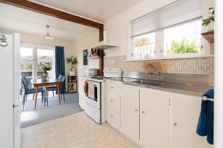 Photo of property in 15 Mark Avenue, Paparangi, Wellington, 6037