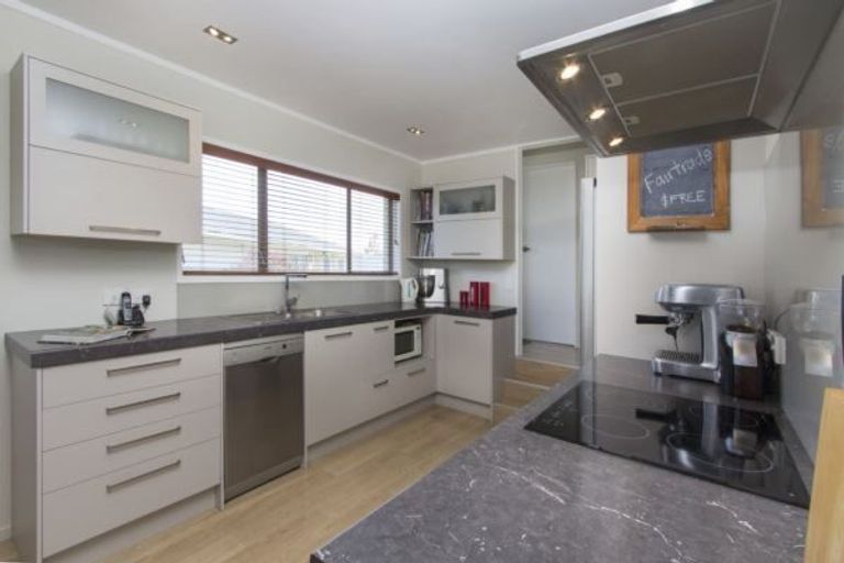 Photo of property in 41 Walworth Avenue, Pakuranga Heights, Auckland, 2010