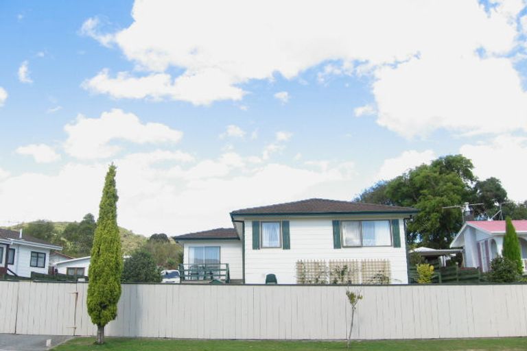 Photo of property in 12 Blueberry Grove, Timberlea, Upper Hutt, 5018