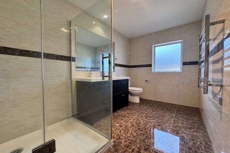 Photo of property in 39 Travis View Drive, Fairview Heights, Auckland, 0632