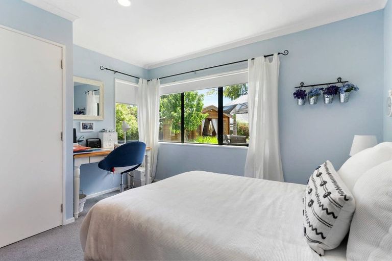 Photo of property in 4 Mullagh Place, East Tamaki Heights, Auckland, 2016