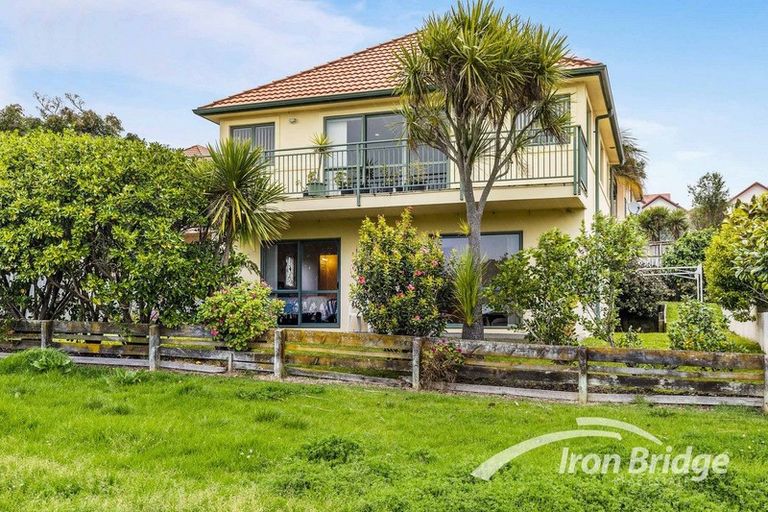 Photo of property in 20 Parkwood Crescent, Gulf Harbour, Whangaparaoa, 0930
