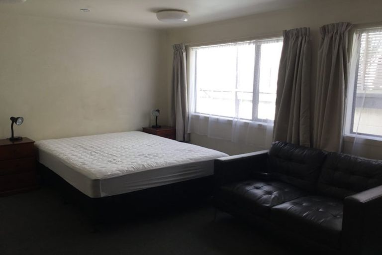 Photo of property in 8c Schnapper Rock Road, Schnapper Rock, Auckland, 0632