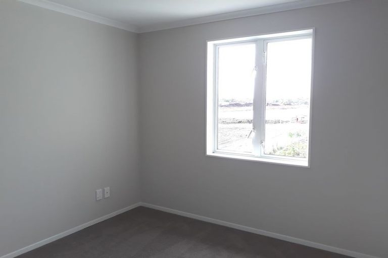 Photo of property in 10 Saddleback Crescent, Papakura, 2110