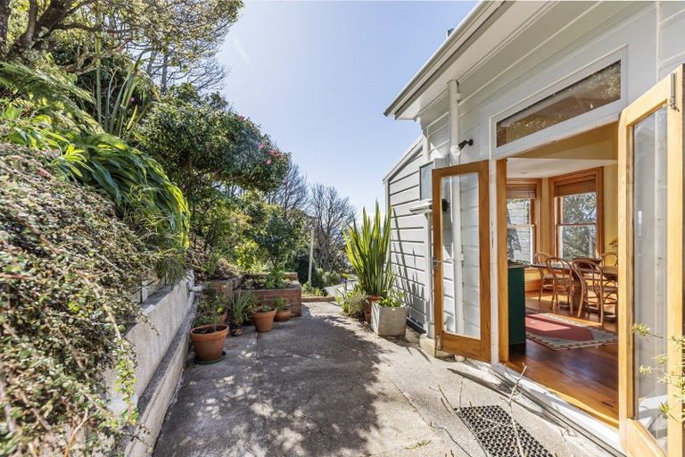 Photo of property in 37 Patanga Crescent, Thorndon, Wellington, 6011