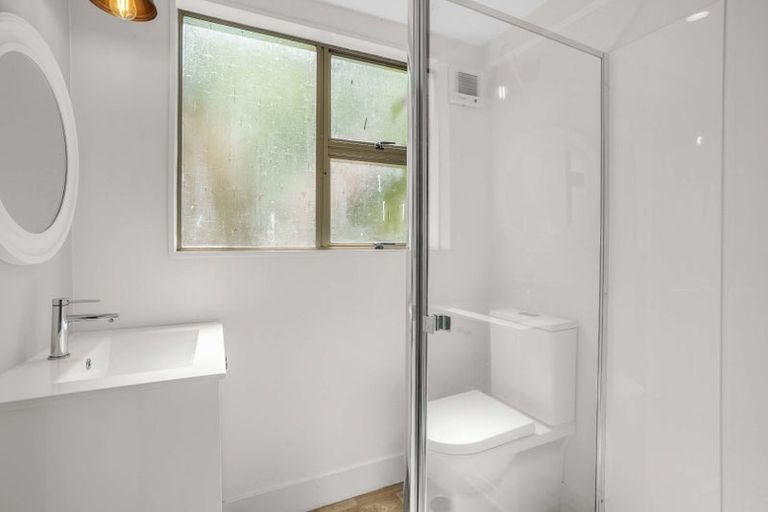 Photo of property in 33 Waitohu Road, York Bay, Lower Hutt, 5013