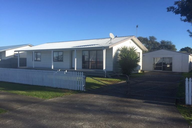Photo of property in 84 Maplesden Drive, Clendon Park, Auckland, 2103