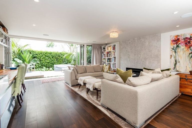 Photo of property in 48 Gladstone Road, Parnell, Auckland, 1052