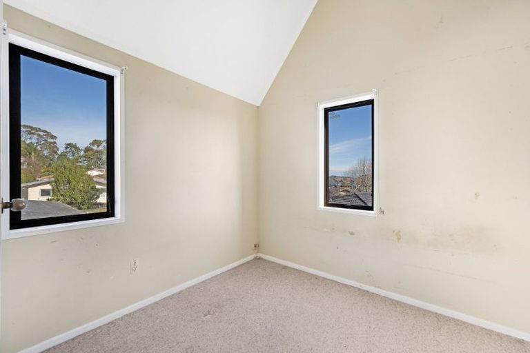 Photo of property in 2/25 Ballater Place, Highland Park, Auckland, 2010