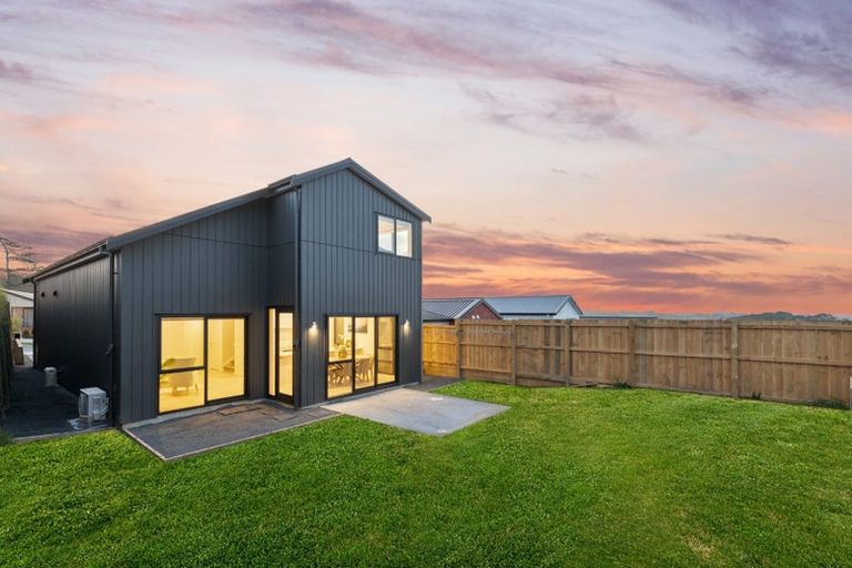 Photo of property in 27 Morus Road, Massey, Auckland, 0614