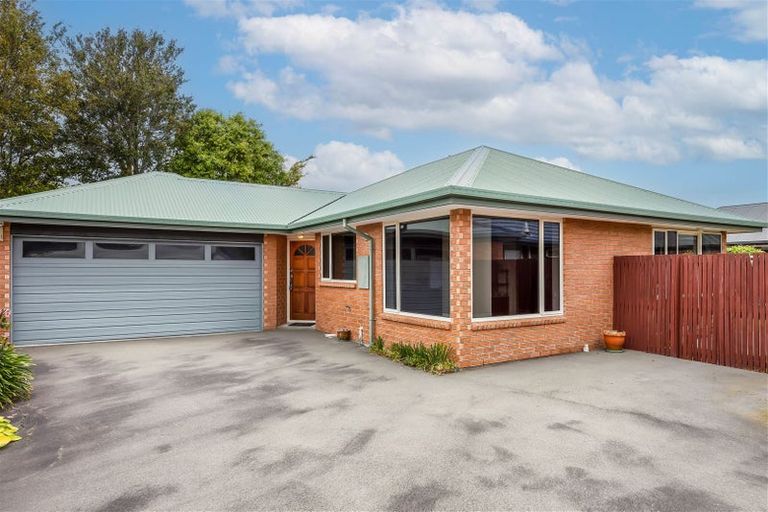 Photo of property in 17a Broadbent Street, Riccarton, Christchurch, 8041