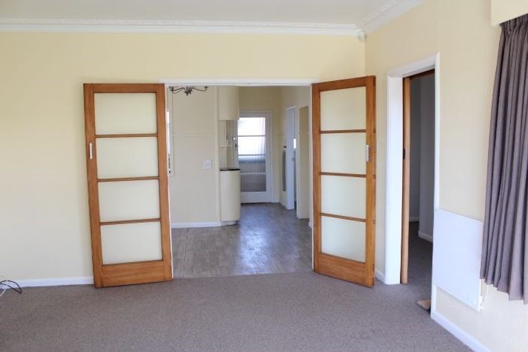 Photo of property in 18 Oxford Street, Fairfield, Hamilton, 3214