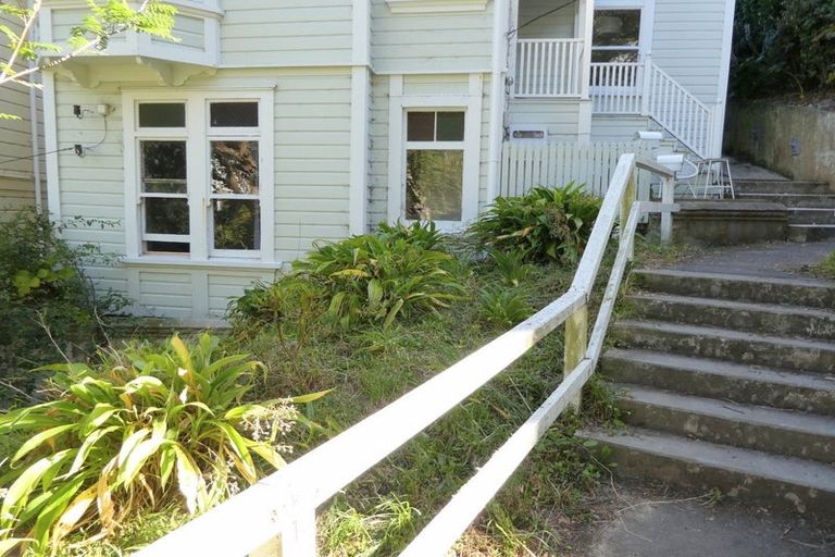 Photo of property in 23 Grass Street, Roseneath, Wellington, 6011