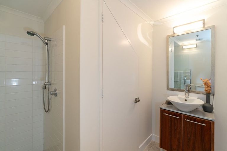 Photo of property in Augusta Apartments, 16/254 Willis Street, Te Aro, Wellington, 6011
