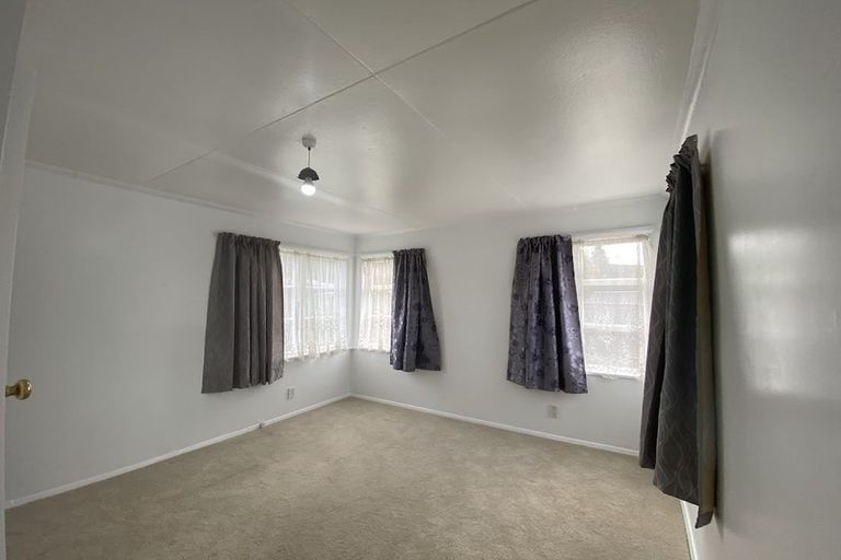 Photo of property in 70 Stokes Valley Road, Stokes Valley, Lower Hutt, 5019