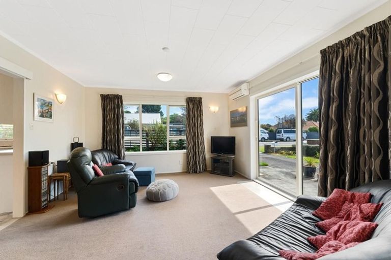 Photo of property in 126a Hillcrest Road, Raumati Beach, Paraparaumu, 5032