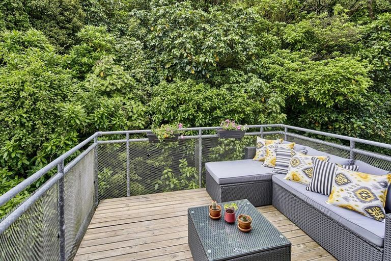 Photo of property in 14/2 Onslow Road, Khandallah, Wellington, 6035