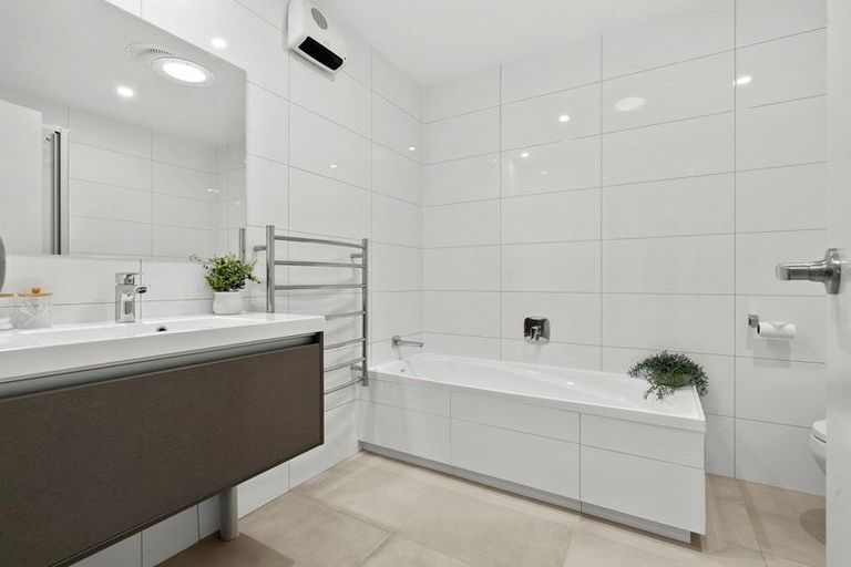 Photo of property in 30 Matairangi Avenue, Totara Heights, Auckland, 2105