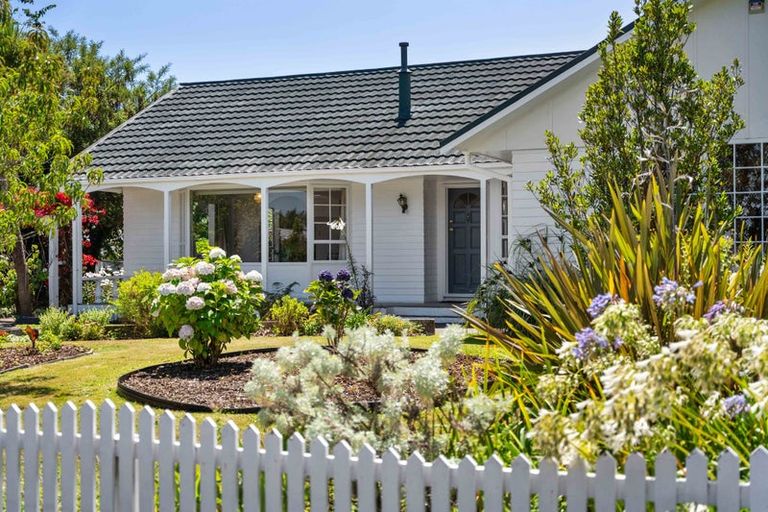 Photo of property in 49 Sylvan Avenue, Waikanae, 5036