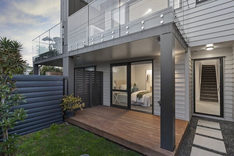 Photo of property in 2d Fowler Street, Northcote, Auckland, 0627
