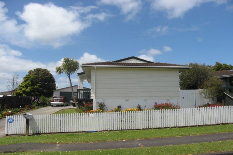 Photo of property in 18 Bundena Place, Clendon Park, Auckland, 2103