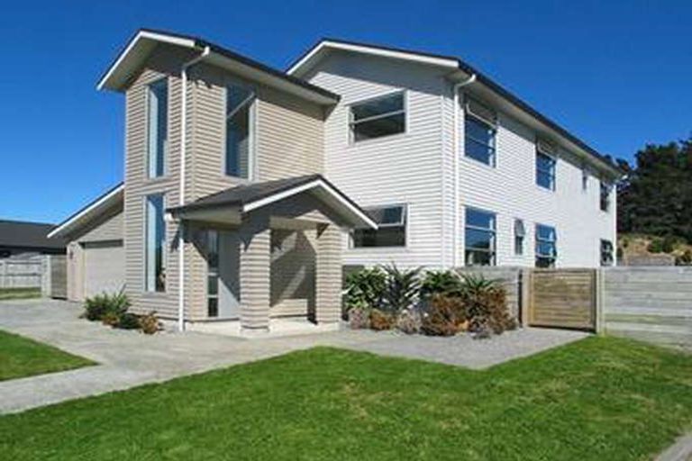 Photo of property in 32 Kahurangi Heights, Aotea, Porirua, 5024