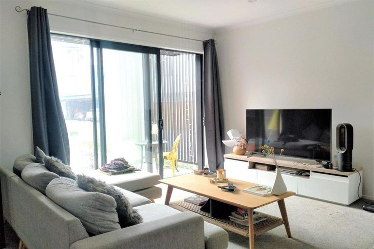 Photo of property in 66 Rangihina Road, Hobsonville, Auckland, 0616