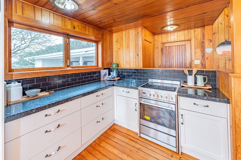 Photo of property in 218 Parahaki Road, Waverley, 4591