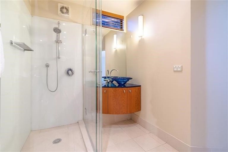 Photo of property in 11 Waimana Avenue, Northcote Point, Auckland, 0627