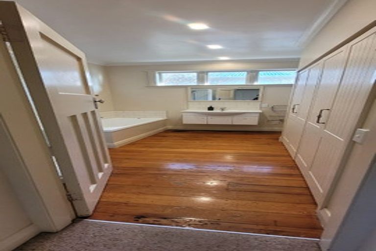 Photo of property in 40 Birdwood Road, Waterloo, Lower Hutt, 5011