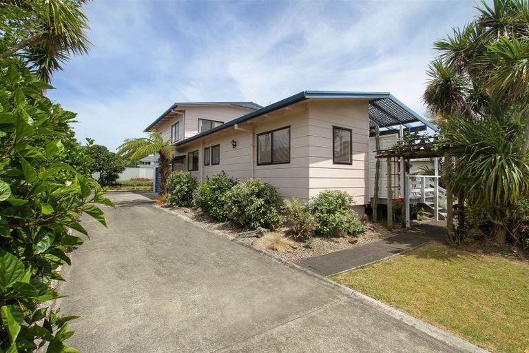 Photo of property in 46 Taihiki Road, Clarks Beach, 2122