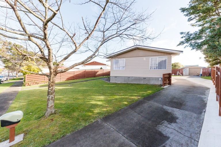 Photo of property in 9 Lyndale Place, Kelvin Grove, Palmerston North, 4414