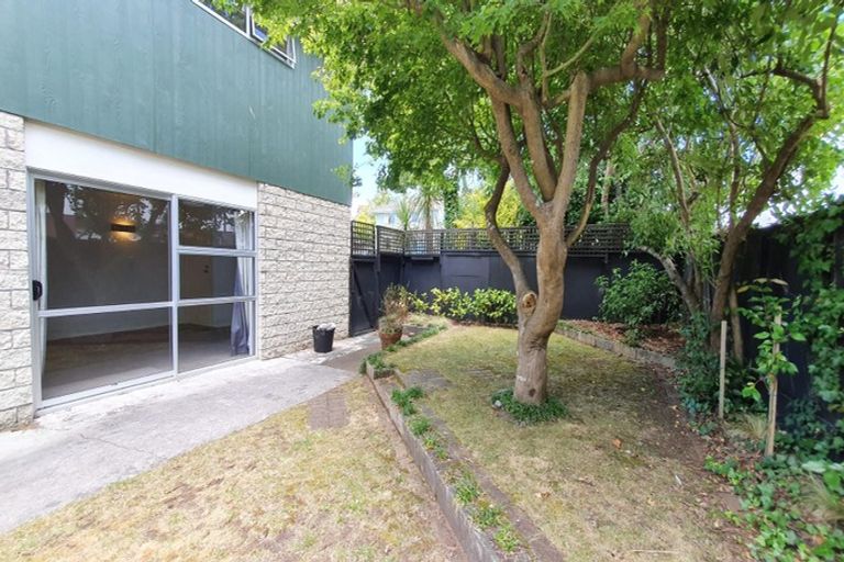 Photo of property in 2/43 Seabrook Avenue, New Lynn, Auckland, 0600