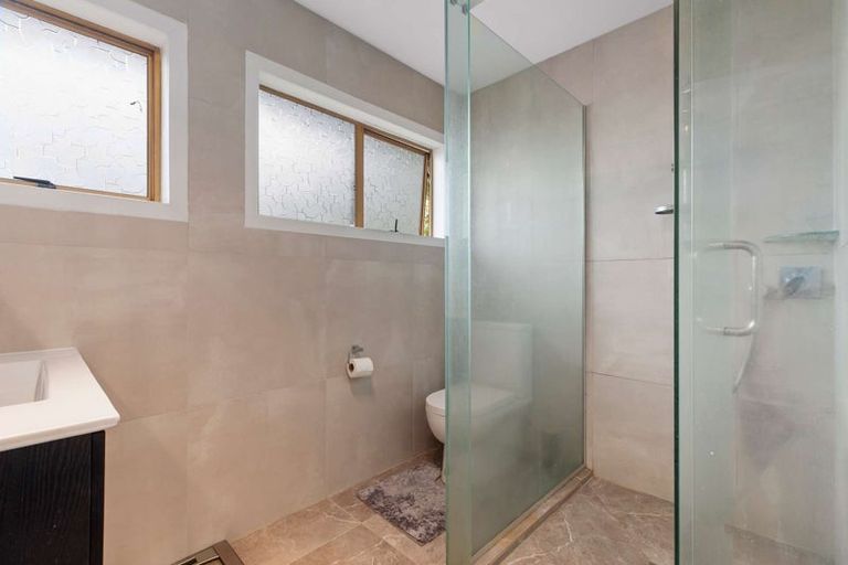 Photo of property in 2 Metcalfe Road, Henderson, Auckland, 0610