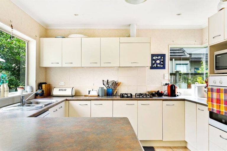 Photo of property in 15 Huntaway Lane, Te Atatu Peninsula, Auckland, 0610