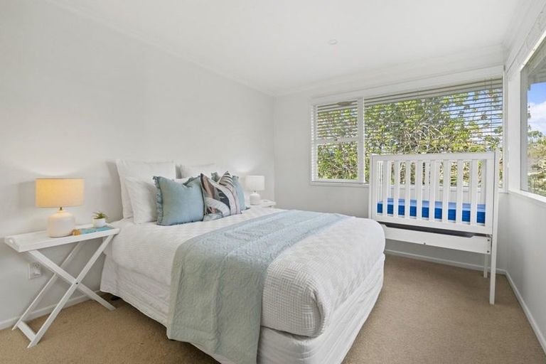 Photo of property in 5 Chevron Place, Castor Bay, Auckland, 0620
