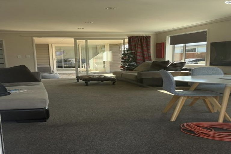 Photo of property in 11 Pounamu Place, Pegasus, 7612