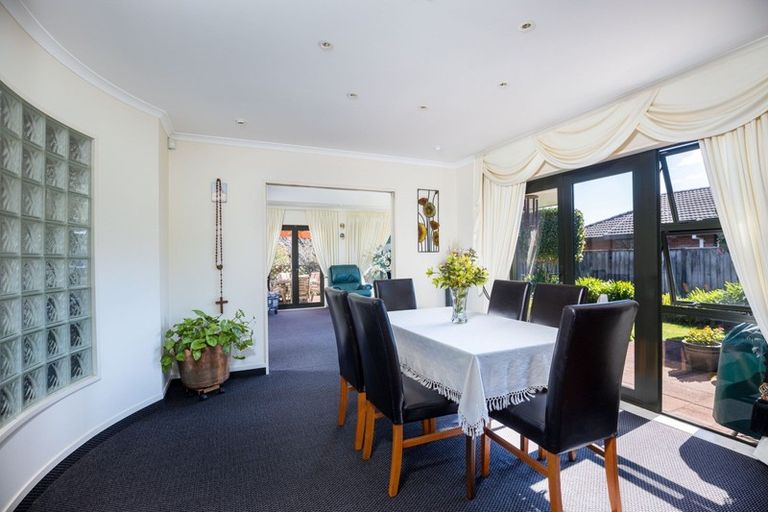 Photo of property in 22 Kinross Drive, Merrilands, New Plymouth, 4312